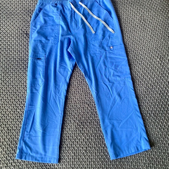 Figs Men’s Technical Collection Scrub Set - Picture 9 of 12